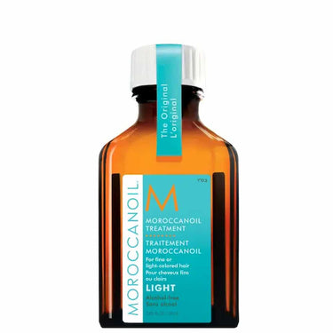 Moroccanoil Treatment Light is a lighter version of the original, specially designed for those with fine, light-coloured(including white and grey) hair. It delivers all the benefits of the original Moroccanoil Treatment but in a lighter formulation, making it the ideal choice for more delicate strands