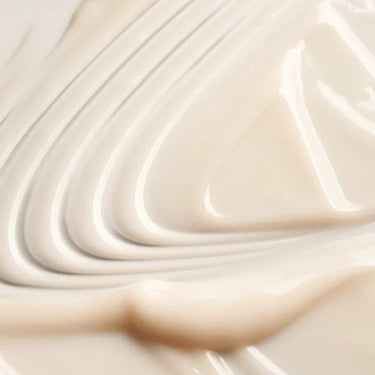 Infused with Oribe’s Serene Scalp Complex, biotin, and pea sprout extract, it works from root to tip to nourish, detangle, and reduce breakage while promoting long-term scalp health and density