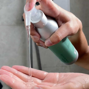MUK Fat muk Volumising Shampoo This volumising shampoo thickens each strand while strengthening and hydrating, leaving hair refreshed, revitalised and full of life